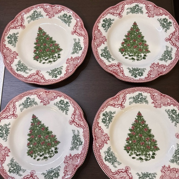 Johnson Brothers Old Britain Castles Christmas Tree Salad Plate Set of 4 - RARE - Picture 4 of 5